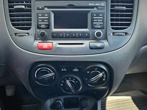 2011 Kia Rio II Рестайлинг, чёрный, 550000 рублей - вид 11