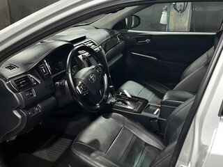 2015 Toyota Camry VII (XV50) Рестайлинг, серебристый, 2150000 рублей, вид 5