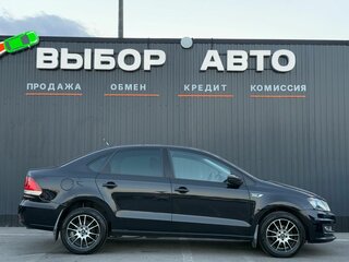 2018 Volkswagen Polo V Рестайлинг, чёрный, 1110000 рублей, вид 3