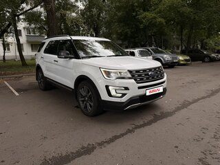 2017 Ford Explorer V Рестайлинг, белый, 3000000 рублей, вид 3