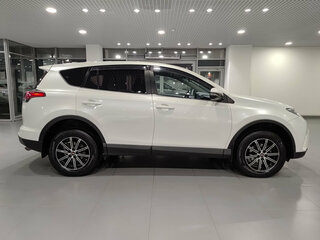 2017 Toyota RAV4 IV (XA40) Рестайлинг, белый, 2153000 рублей, вид 4