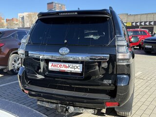 2017 Toyota Land Cruiser Prado 150 Series Рестайлинг 1, чёрный, 4300000 рублей, вид 4