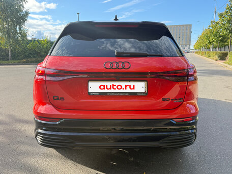 2022 Audi Q5 e-tron 50, красный, 4650000 рублей, вид 5