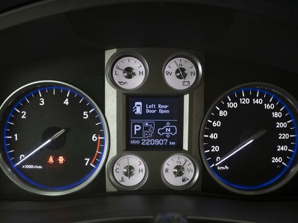 2008 Lexus LX 570 III, серебристый - вид 15