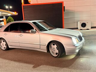 2000 Mercedes-Benz E-Класс 320 II (W210, S210) Рестайлинг, серебристый, 650000 рублей, вид 4