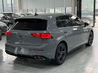 2023 Volkswagen Golf VIII, серый, 2050000 рублей, вид 5