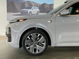 2025 Li Auto (Lixiang) L9 52.3 kWh I Рестайлинг, серый, 11990000 рублей, вид 4