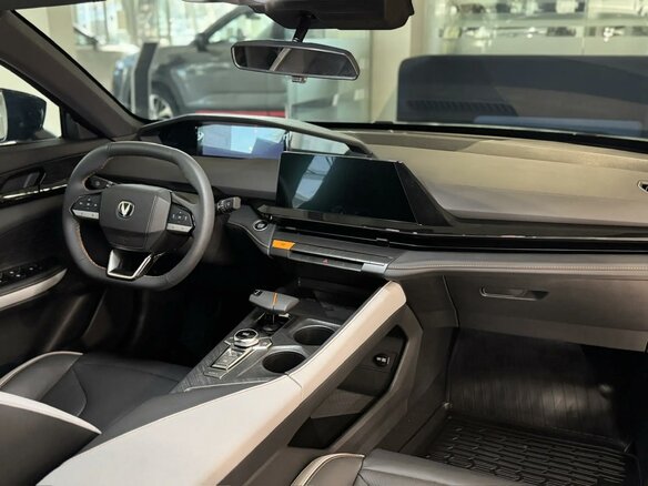 2025 Changan UNI-V I, чёрный - вид 3