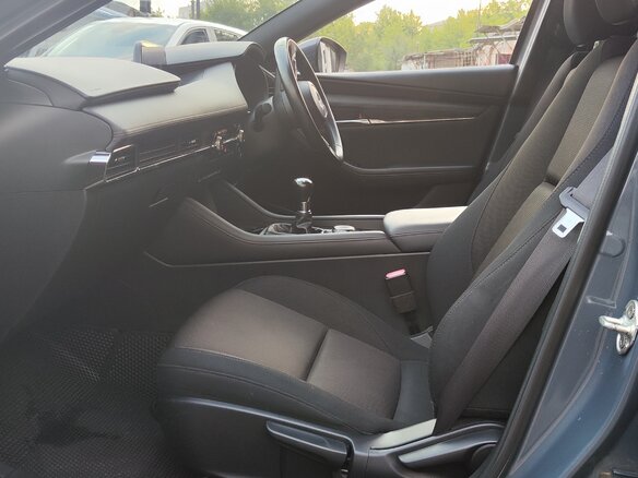 2020 Mazda 3 IV (BP), серый, 1500000 рублей - вид 3