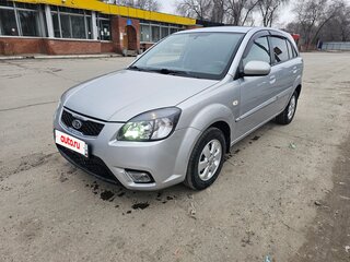 2011 Kia Rio II Рестайлинг, серебристый, 650000 рублей, вид 1