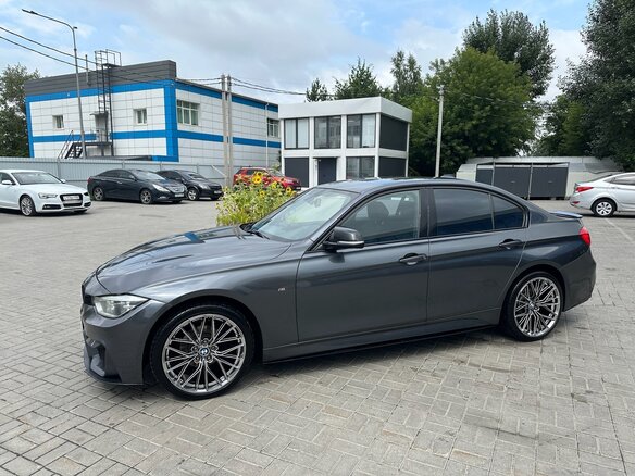 2017 BMW 3 серии 320i xDrive VI (F3x) Рестайлинг, серый, 2400000 рублей - вид 5