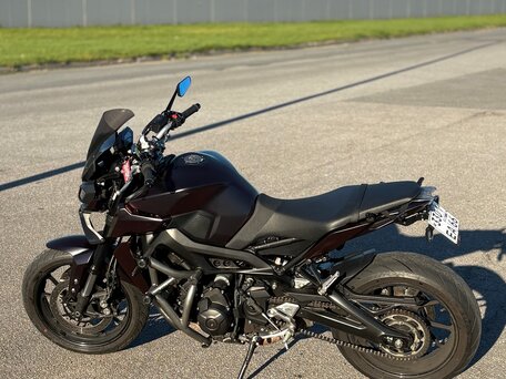 2017 Yamaha MT-09 (FZ-09), пурпурный, 900000 рублей, вид 3