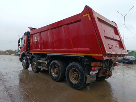 2022 Volvo FM, красный, 10530750 рублей, вид 4