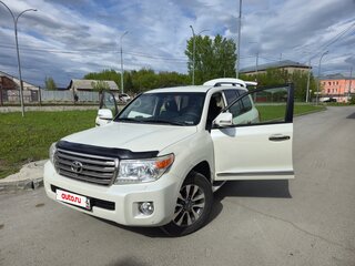 2013 Toyota Land Cruiser 200 Series Рестайлинг 1, белый, 4499900 рублей, вид 2