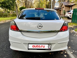 2010 Opel Astra GTC H Рестайлинг, белый, 620000 рублей, вид 4