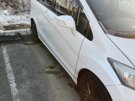 2009 Honda Freed I, белый, 740000 рублей, вид 4