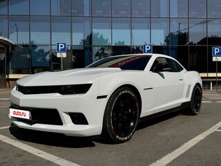2014 Chevrolet Camaro V Рестайлинг, белый, 2500000 рублей, вид 1