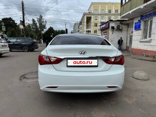 2011 Hyundai Sonata VI (YF), белый, 600000 рублей, вид 5
