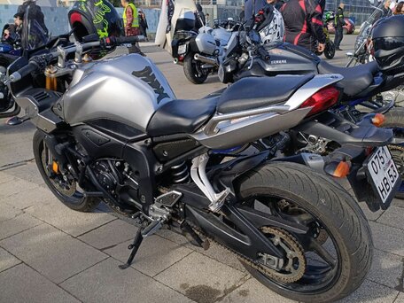 2006 Yamaha FZ1, серебристый, 460000 рублей, вид 4