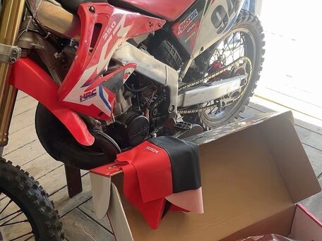 2001 Honda CR 250R, красный, 245000 рублей, вид 4