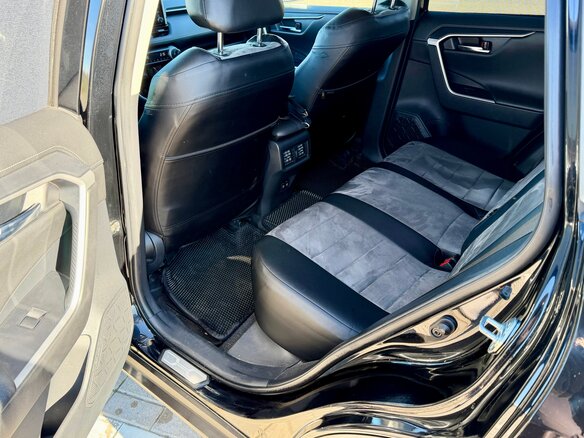 2021 Toyota RAV4 V (XA50), чёрный, 2700000 рублей - вид 13