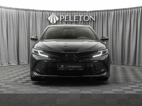 2018 Toyota Camry VIII (XV70), чёрный, 2245000 рублей - вид 2