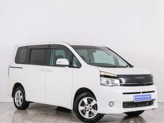 Toyota Voxy II (R70)
