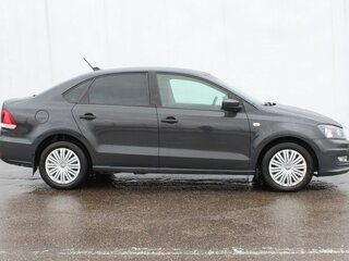 2017 Volkswagen Polo V Рестайлинг, серый, 940000 рублей, вид 4