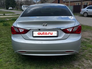 2010 Hyundai Sonata VI (YF), серебристый, 1100000 рублей, вид 4