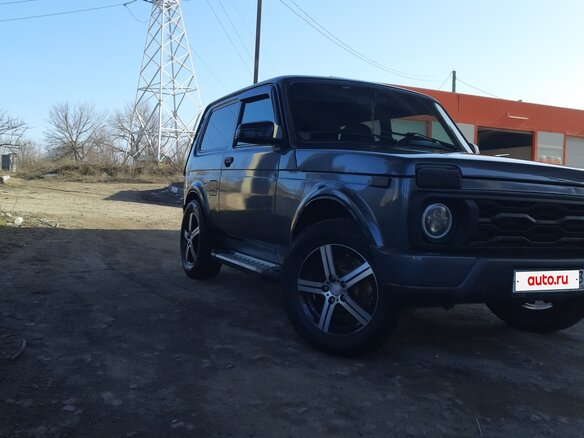 2015 Lada (ВАЗ) 2121 (4x4) Urban I Рестайлинг, серебристый, 550000 рублей - вид 1