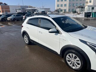 2021 Kia Rio X IV Рестайлинг, белый, 1850000 рублей, вид 4