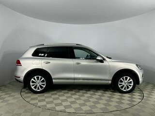 2011 Volkswagen Touareg II, серебристый, 1720000 рублей, вид 4