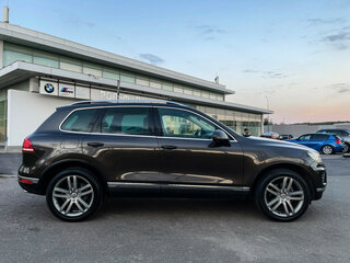 2015 Volkswagen Touareg II Рестайлинг, коричневый, 2758000 рублей, вид 4