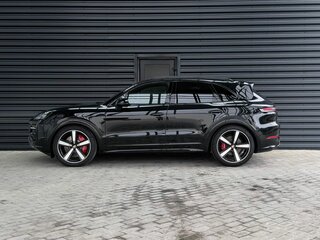 2025 Porsche Cayenne GTS III Рестайлинг, чёрный, 26500000 рублей, вид 2