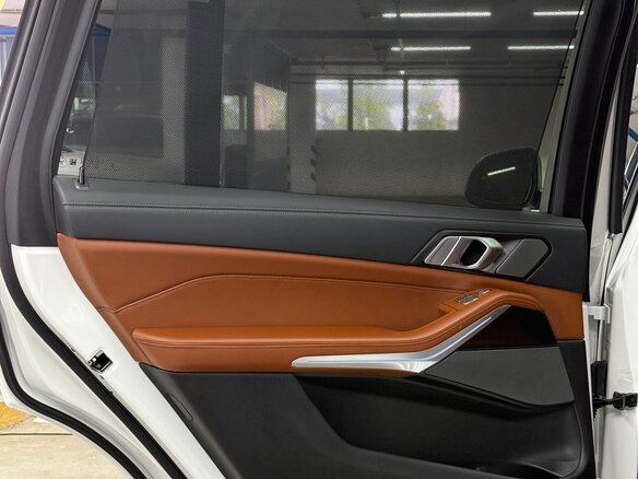 2025 BMW X7 40i I (G07) Рестайлинг, белый - вид 20