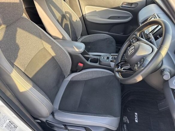2023 Honda Fit RS IV Рестайлинг, белый, 970000 рублей - вид 8