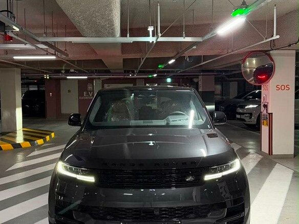 2026 Land Rover Range Rover Sport P400 MHEV III, серый, 18190000 рублей - вид 3