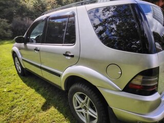 1998 Mercedes-Benz M-Класс 320 I (W163), серебристый, 750000 рублей, вид 3