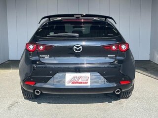 2023 Mazda 3 IV (BP), чёрный, 1869666 рублей, вид 4
