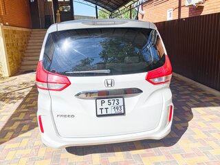 2019 Honda Freed II Рестайлинг, белый, 1470000 рублей, вид 3