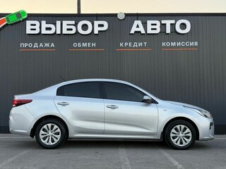 2018 Kia Rio IV, серебристый, 1248000 рублей, вид 3