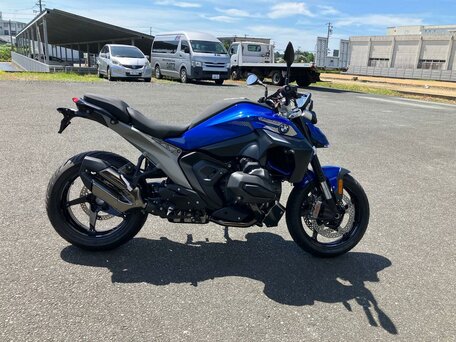 2025 BMW R 1300 R, синий, 2399000 рублей, вид 2