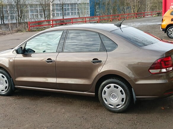 2020 Volkswagen Polo V Рестайлинг, коричневый, 1288000 рублей - вид 7