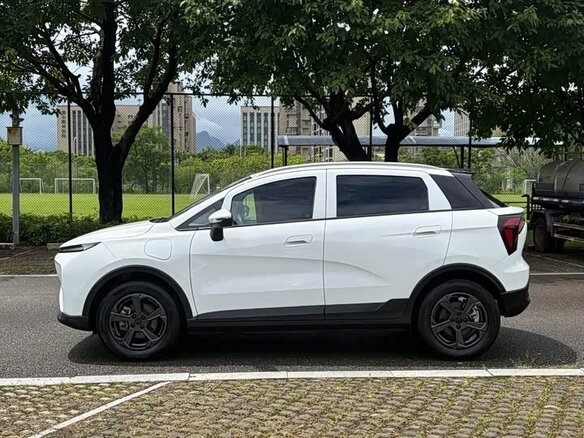 2023 Geely Geometry E 39.4 kWh, белый, 999333 рублей - вид 6
