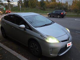 2012 Toyota Prius III Рестайлинг (XW30), серебристый, 920000 рублей, вид 2