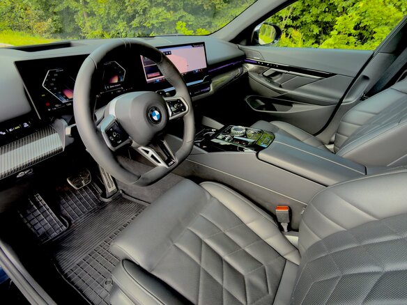 2024 BMW 5 серии 520d xDrive VIII (G60/G61/G68), синий, 7325000 рублей - вид 11