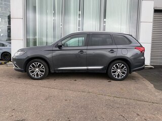 2018 Mitsubishi Outlander III Рестайлинг 2, серый, 1780000 рублей, вид 4