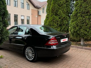 2004 Mercedes-Benz C-Класс 320 II (W203) Рестайлинг, чёрный, 920000 рублей, вид 4