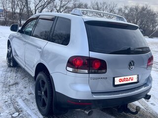 2008 Volkswagen Touareg I Рестайлинг, серебристый, 1250000 рублей, вид 3