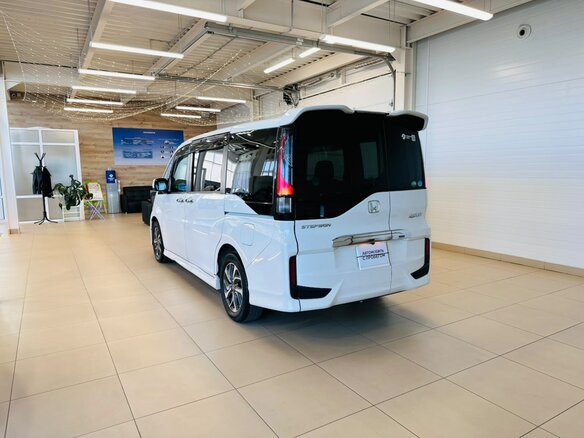 2016 Honda Stepwgn V, белый - вид 4